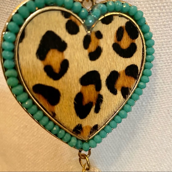 Beautiful turquoise color and gold bead necklace - Picture 2 of 8